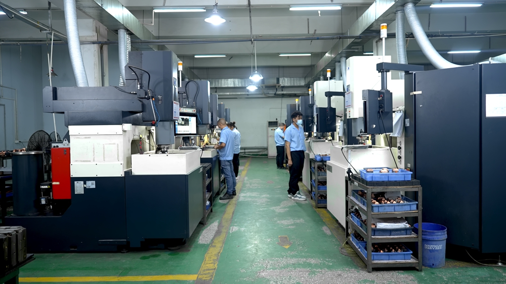 Precision mold manufacturing