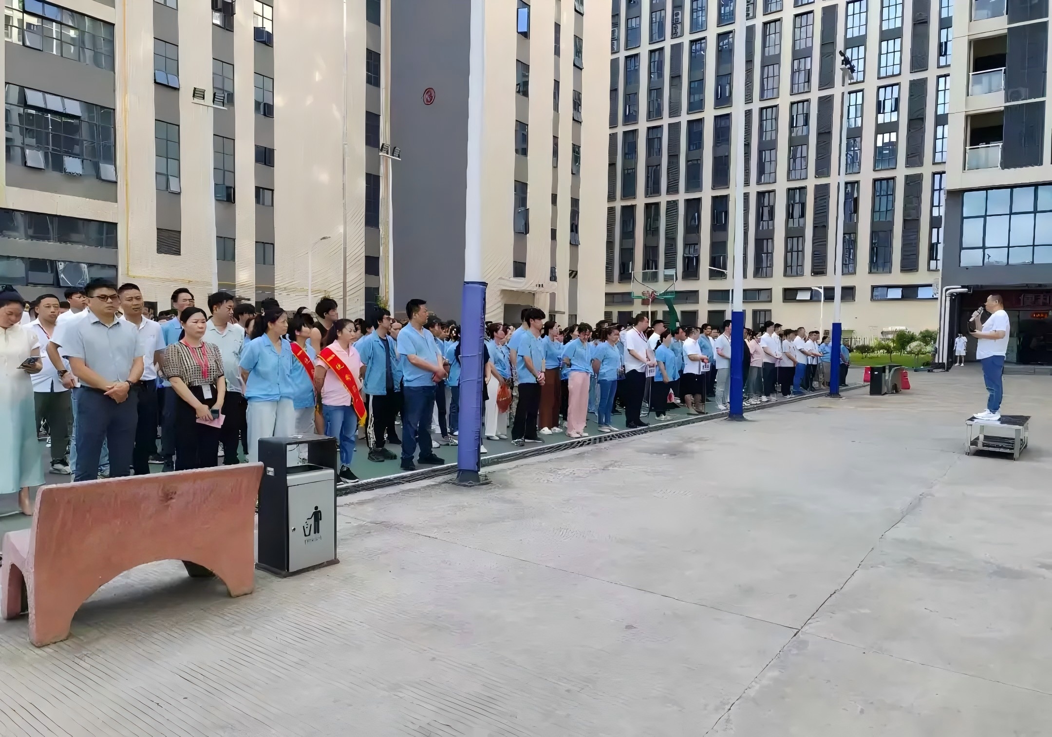 Riding on the scorching sun to sail the sail of struggle - Foster July Employee Conference!